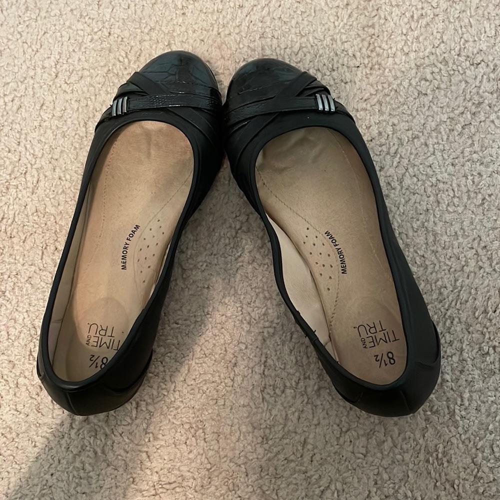 Black Flats with Small Buckle design